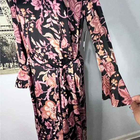 Julia Jordan Floral Long Sleeve Dress in Pink and Black - Picture 5 of 11